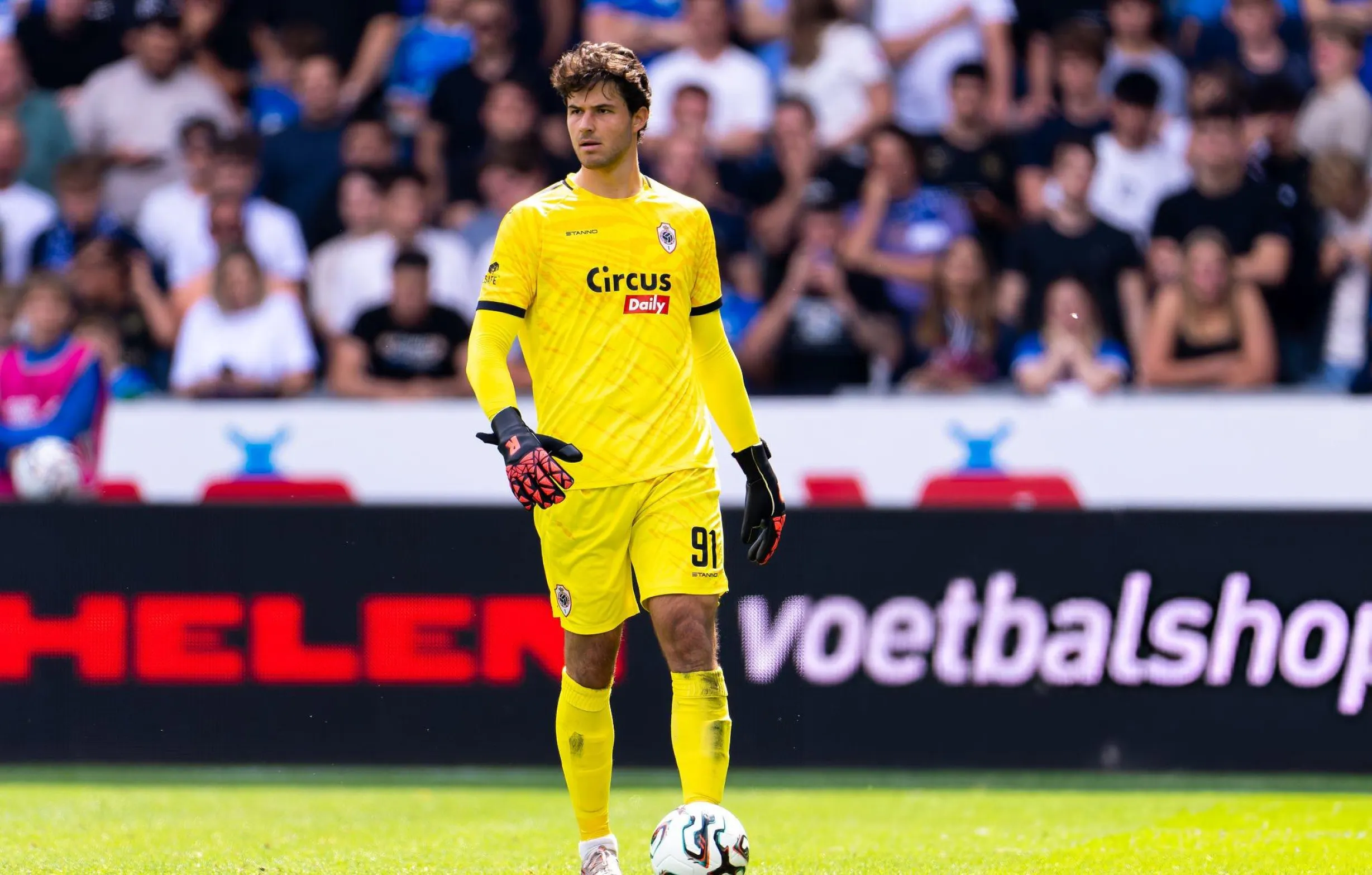 Manchester United Bidik Senne Lammens Atasi Krisis Kiper